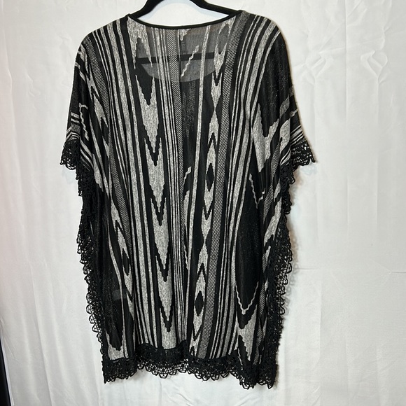 Monoreno Two Piece Tunic Set Size Medium Black & Gray Black crochet type boarder - Picture 4 of 7